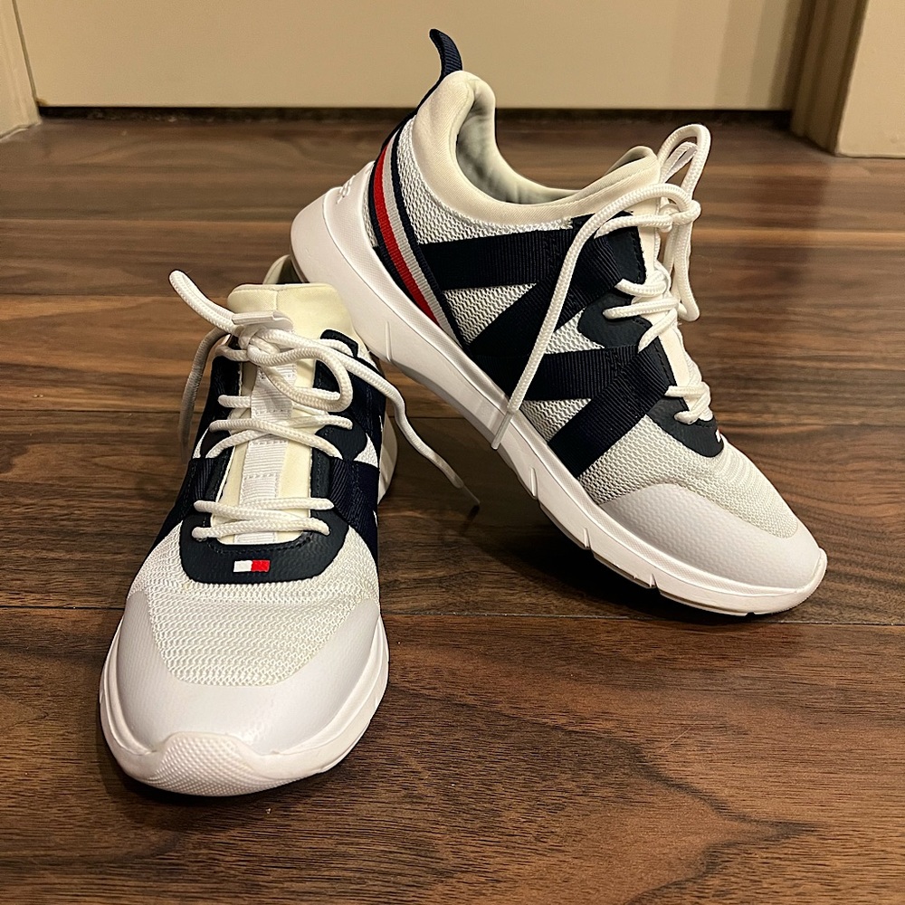 Tommy Hilfiger Sneakers | Size 7
